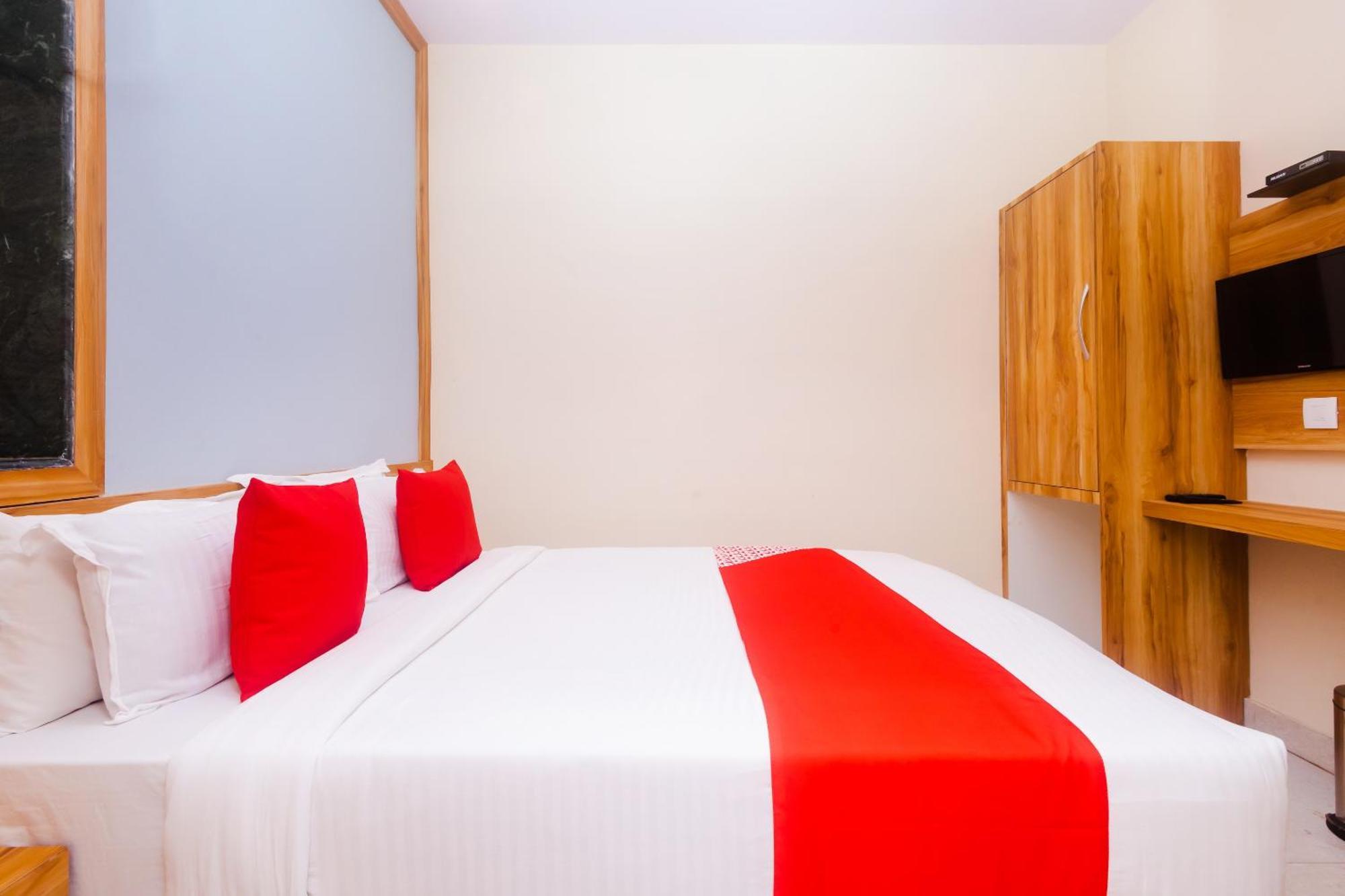 Hotel Sun City Near Saifee Hospital And Hn Reliance Hospital — Photos 1